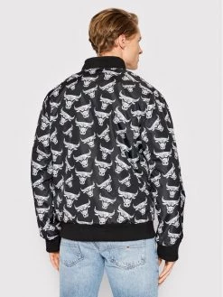 New Era Blouson bomber Chicago Bulls All Over Logo 12893178 Noir Regular Fit -Vestes Soldes Magasin new era blouson bomber chicago bulls all over logo 12893178 noir regular fit 2